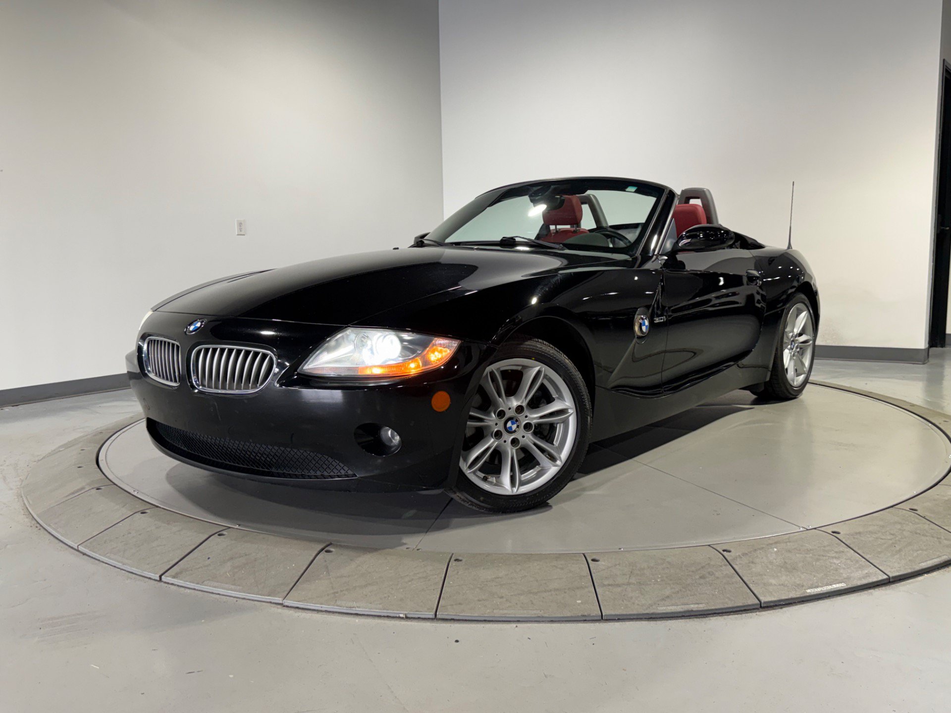 Used 2005 BMW Z4 3.0i RWD image 1