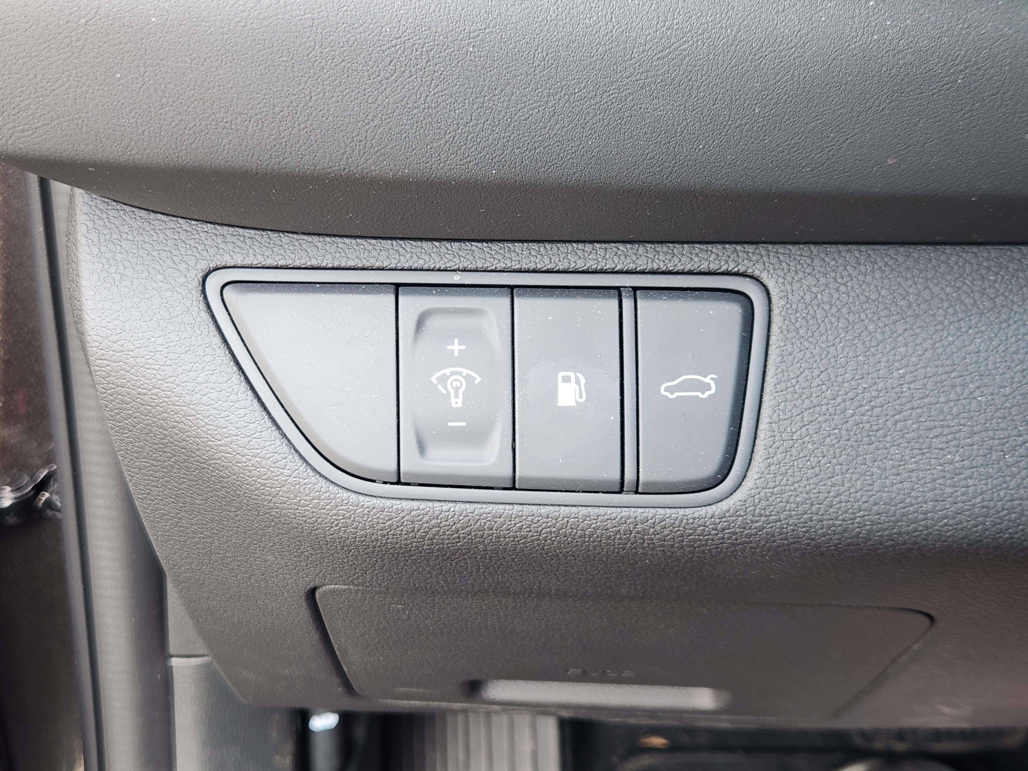 Used 2025 Genesis G70 2.5T RWD image 25