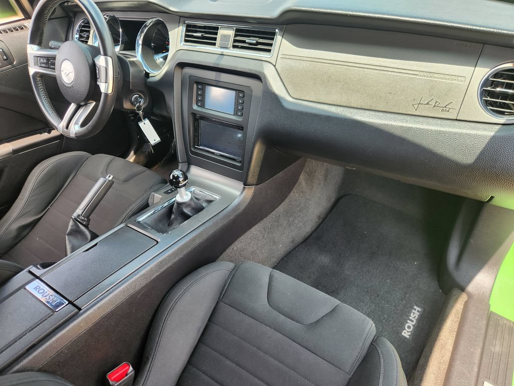 Used 2014 Ford Mustang Premium RWD image 28