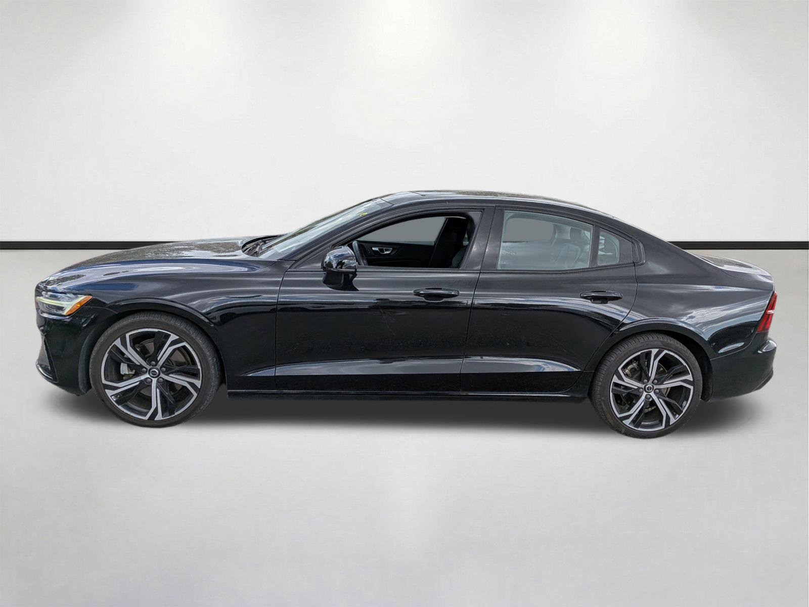 Used 2024 Volvo S60 B5 Core image 7