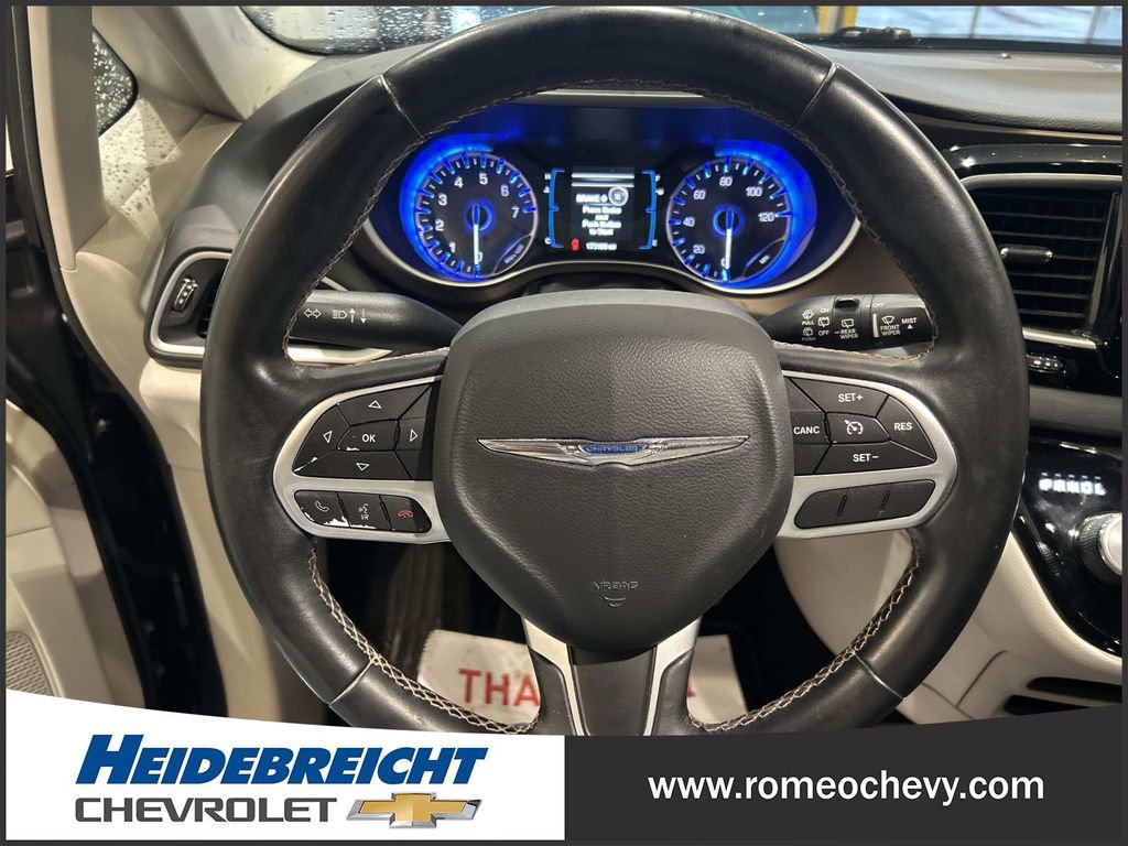 Used 2017 Chrysler Pacifica Touring-L image 16