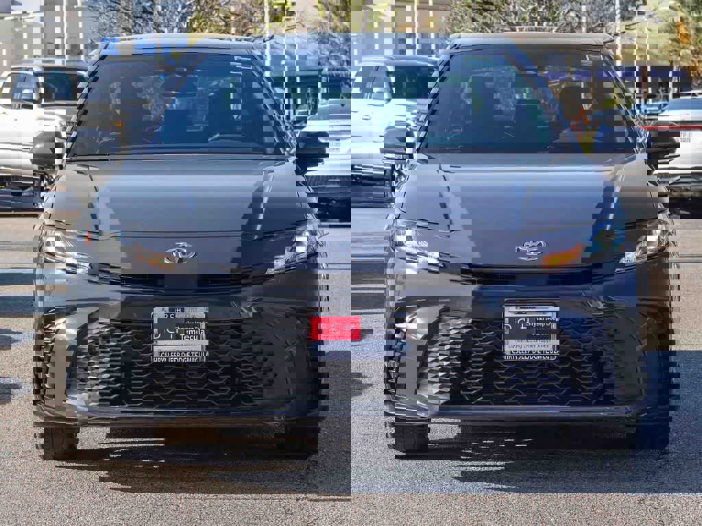 Used 2025 Toyota Camry SE image 2