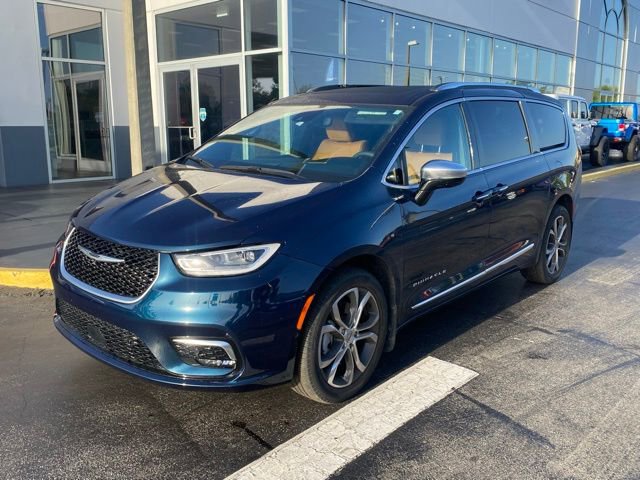 Used 2023 Chrysler Pacifica Pinnacle image 6