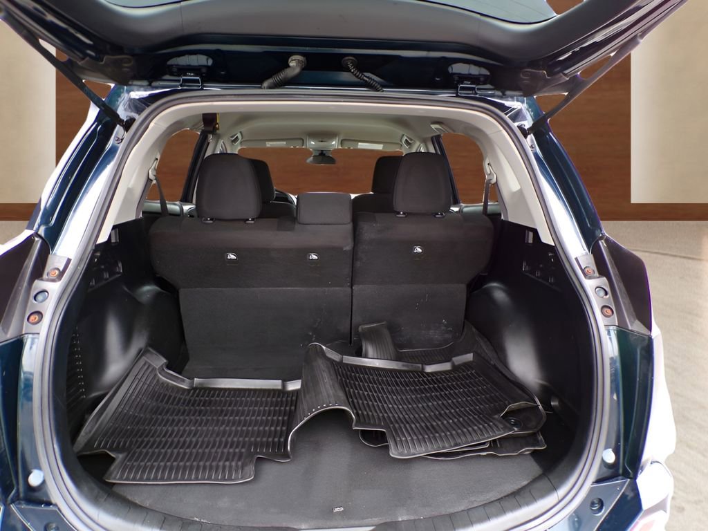 Used 2018 Toyota RAV4 LE image 12