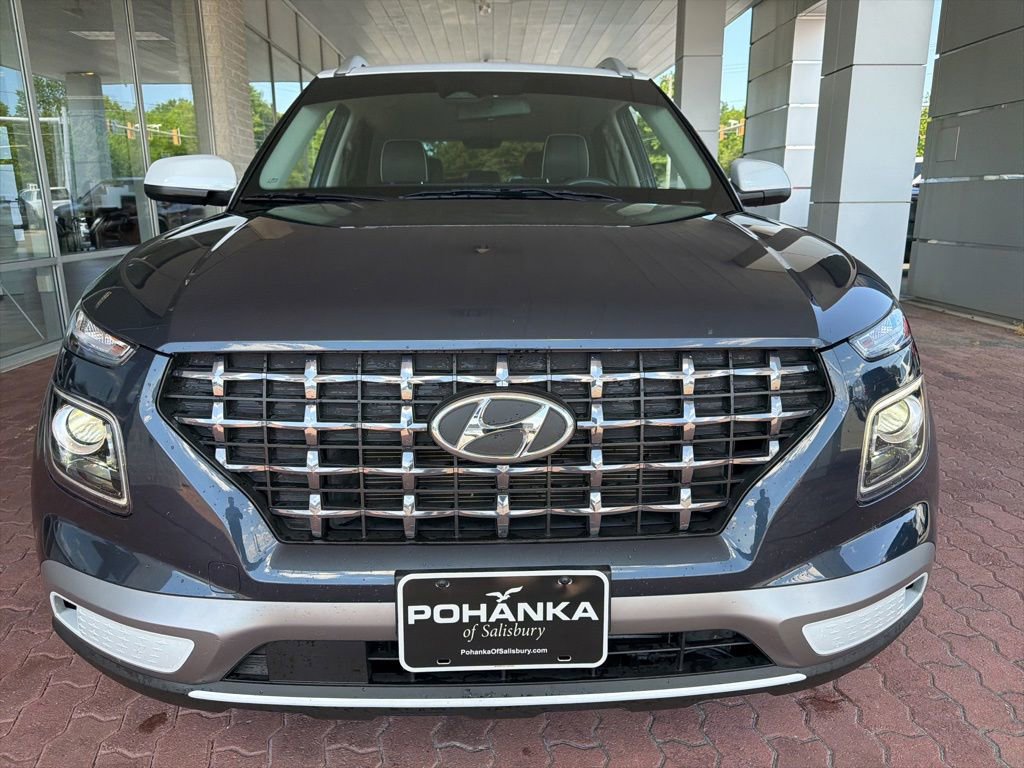Used 2024 Hyundai Venue Limited FWD image 2