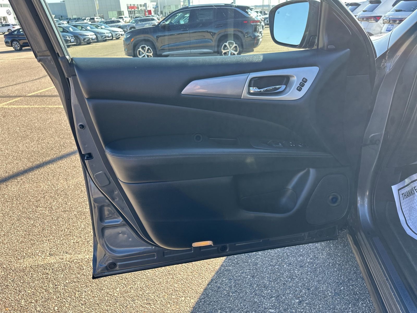 Used 2019 Nissan Pathfinder SL AWD/4WD image 18