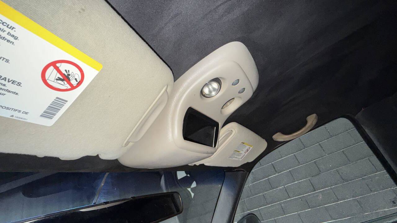 Used 2002 Chevrolet Avalanche 1500 4dr 4WD Crew Cab SB w/ Off-Road Suspension Pkg image 21