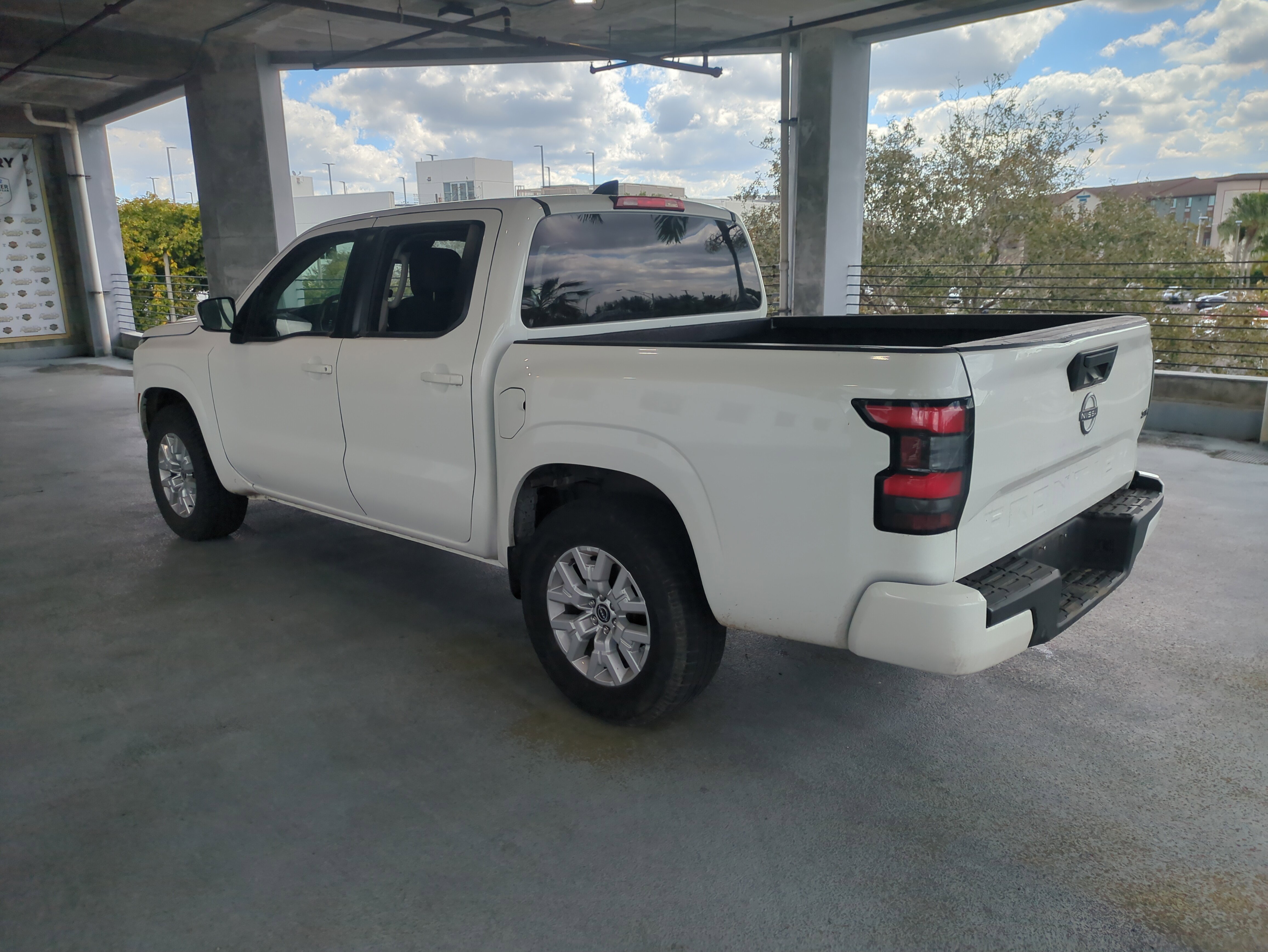 Used 2023 Nissan Frontier SV image 7