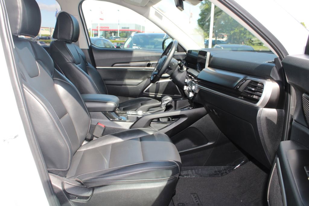 Used 2025 Kia Telluride S AWD/4WD image 11