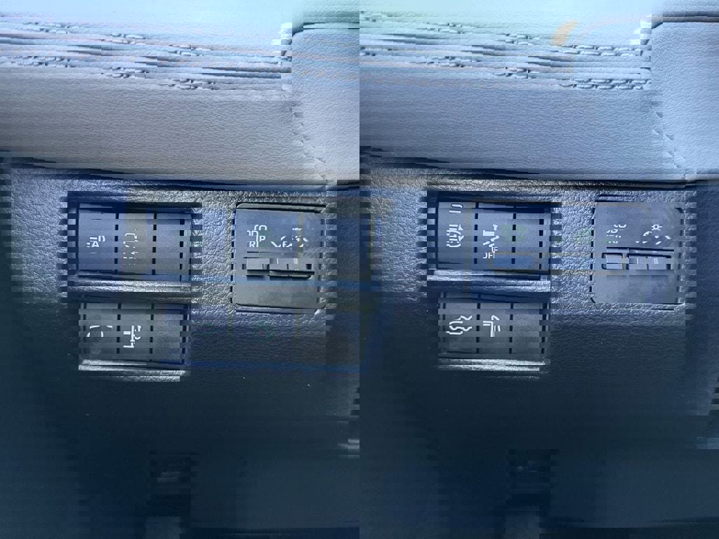 Certified 2020 Toyota Avalon XLE w/ Moonroof Package image 22