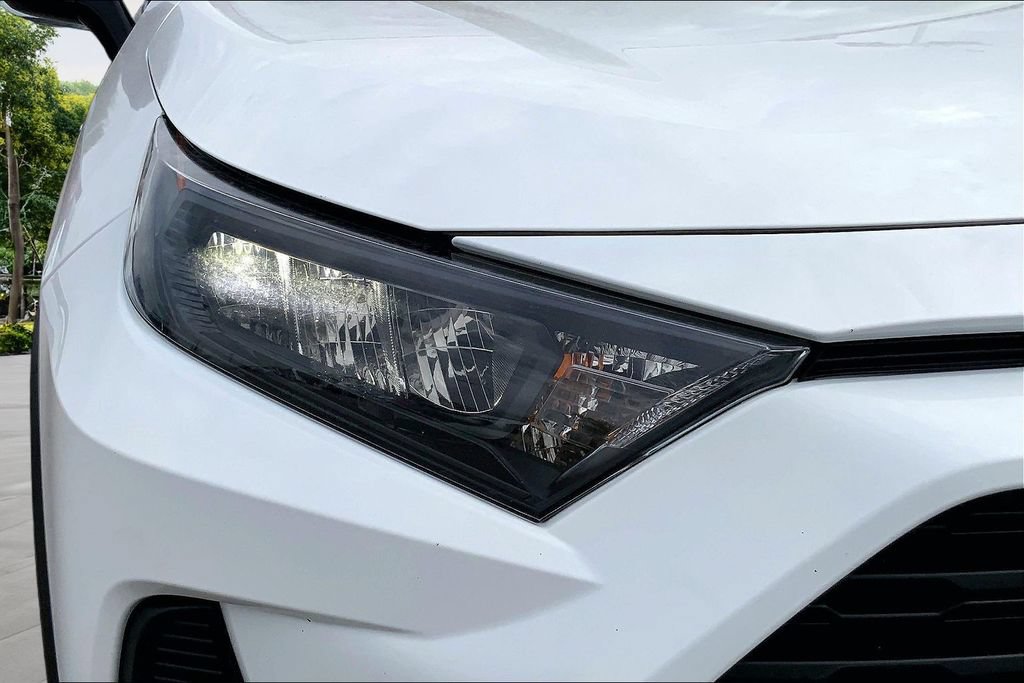 Used 2021 Toyota RAV4 LE AWD/4WD image 31