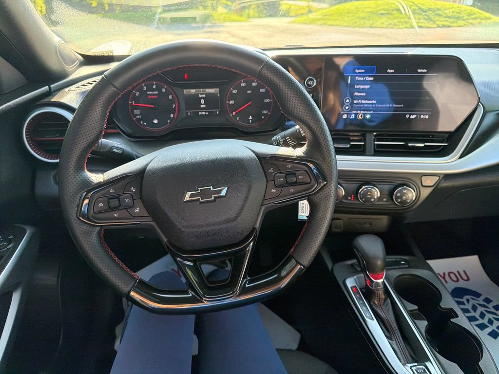 Used 2024 Chevrolet Trax RS w/ Sunroof Package FWD image 17
