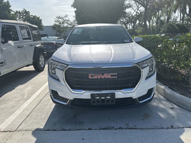 Used 2024 GMC Terrain SLE AWD/4WD image 16