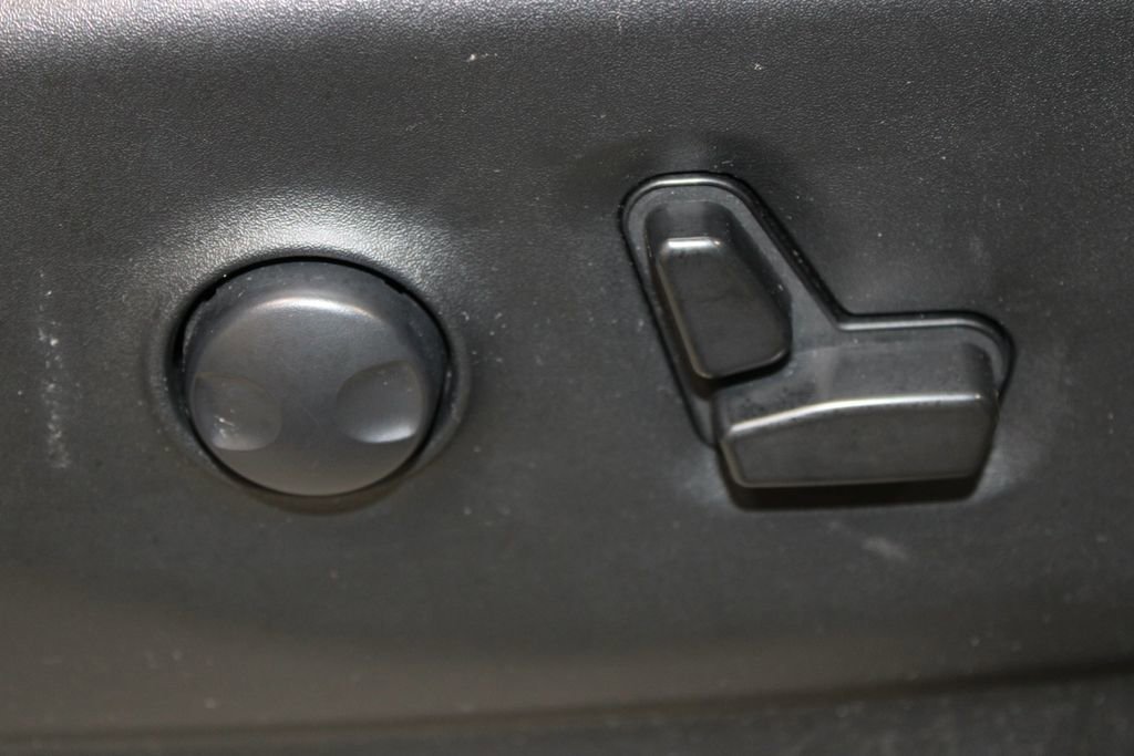 Used 2023 Chrysler Pacifica Limited FWD image 26