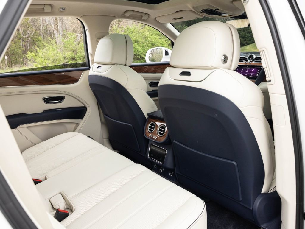 Used 2024 Bentley Bentayga image 70