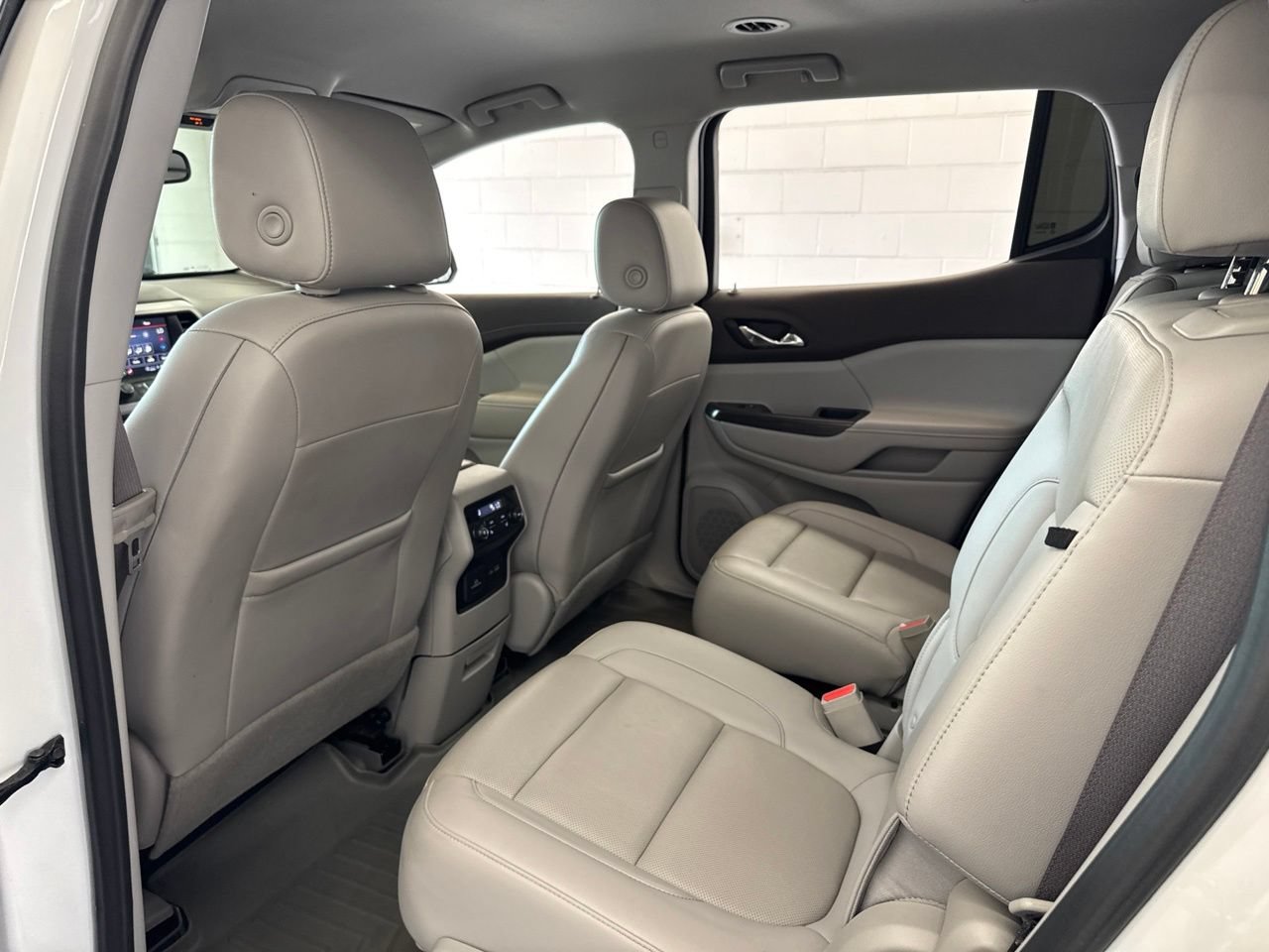 Used 2021 GMC Acadia SLT w/ Preferred Package FWD image 42