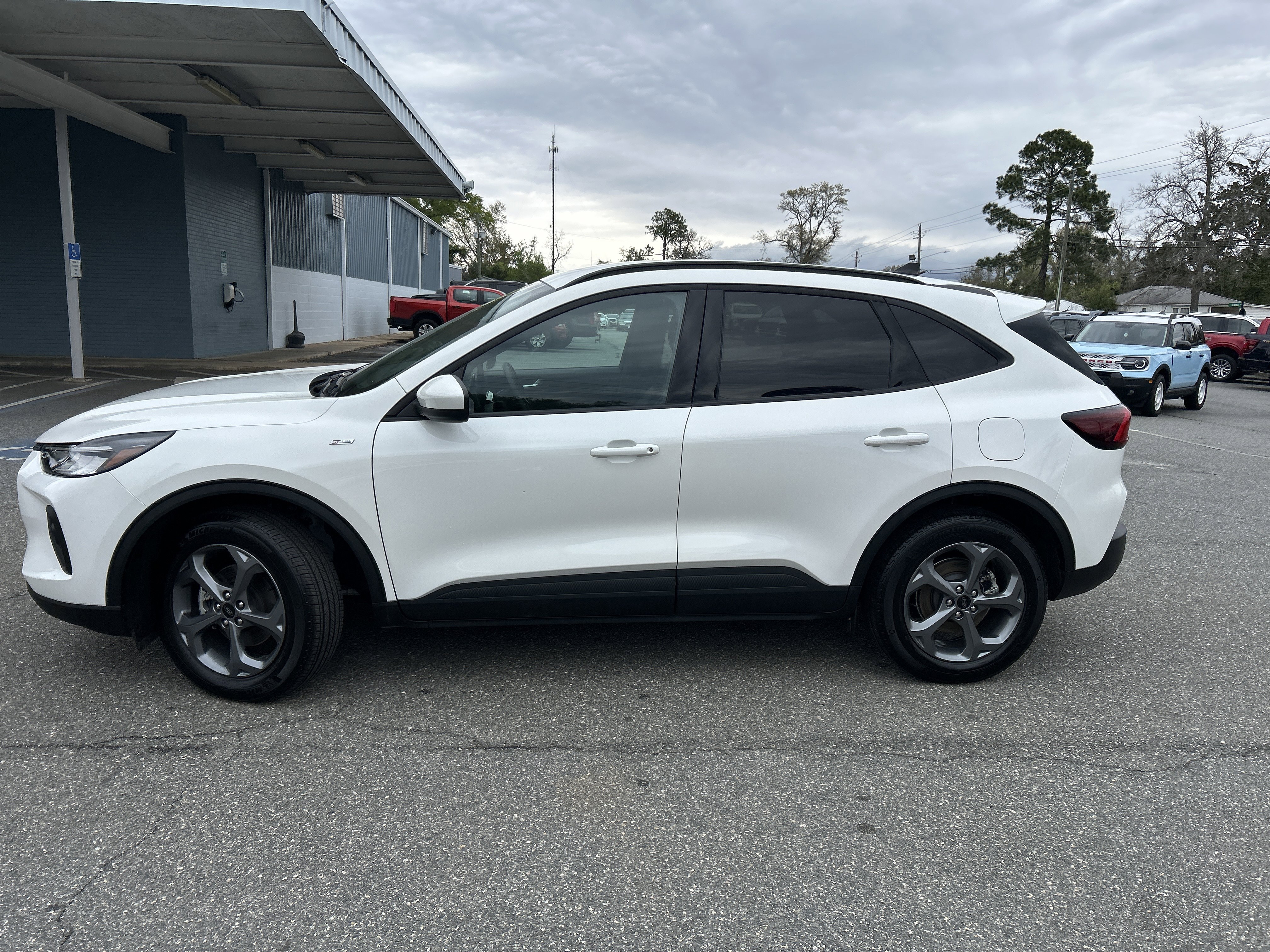 Certified 2025 Ford Escape ST-Line Elite w/ Tech Pack #1 image 4