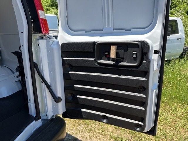 New 2026 GMC Savana 2500 w/ Driver Convenience Package RWD image 19