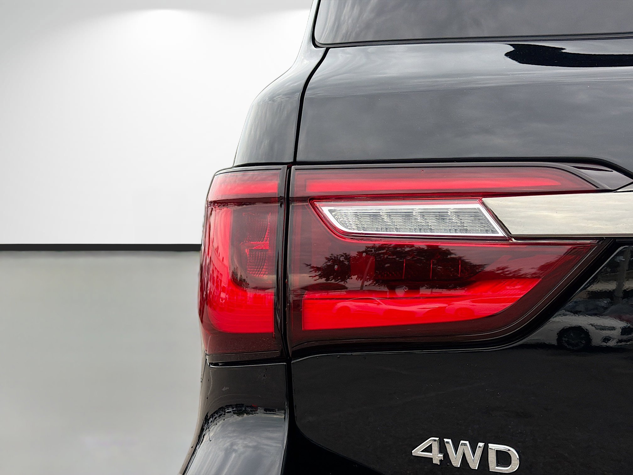 Used 2023 INFINITI QX80 Premium Select w/ Cargo Package image 10