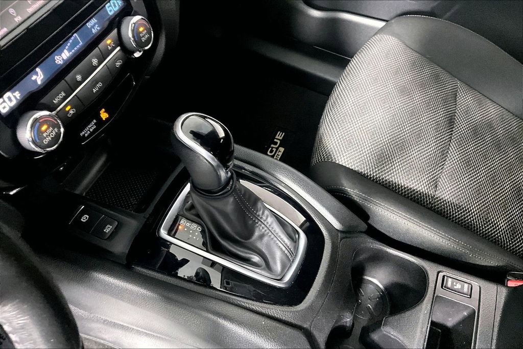 Used 2019 Nissan Rogue Sport SV w/ Technology Package FWD image 17