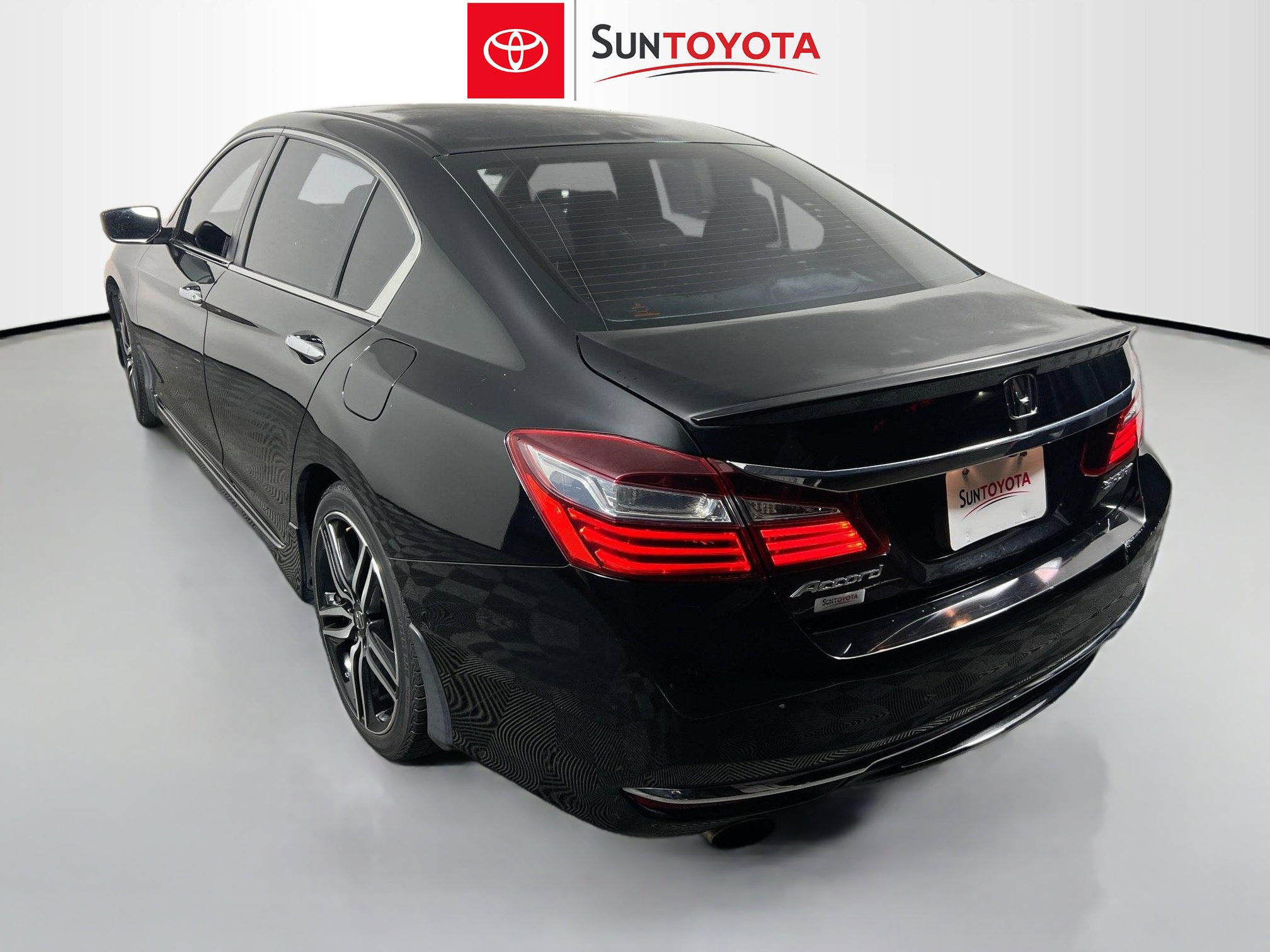 Used 2017 Honda Accord Sport image 6