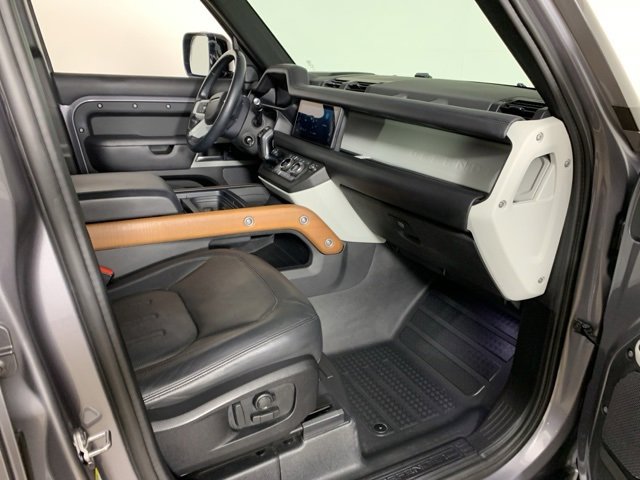 Used 2020 Land Rover Defender 110 HSE image 21