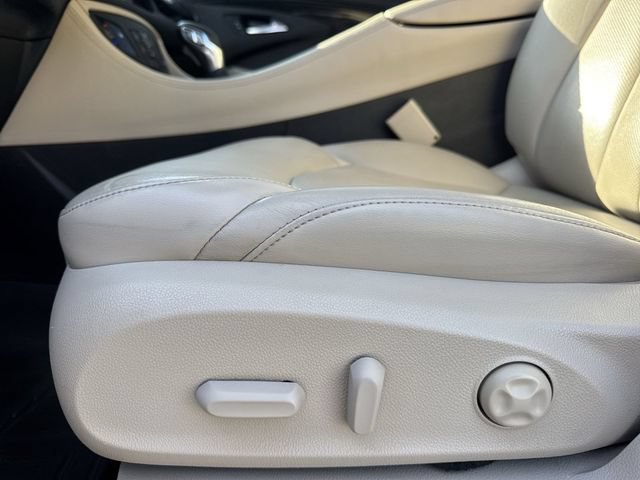 Used 2017 Buick Envision Essence FWD image 12