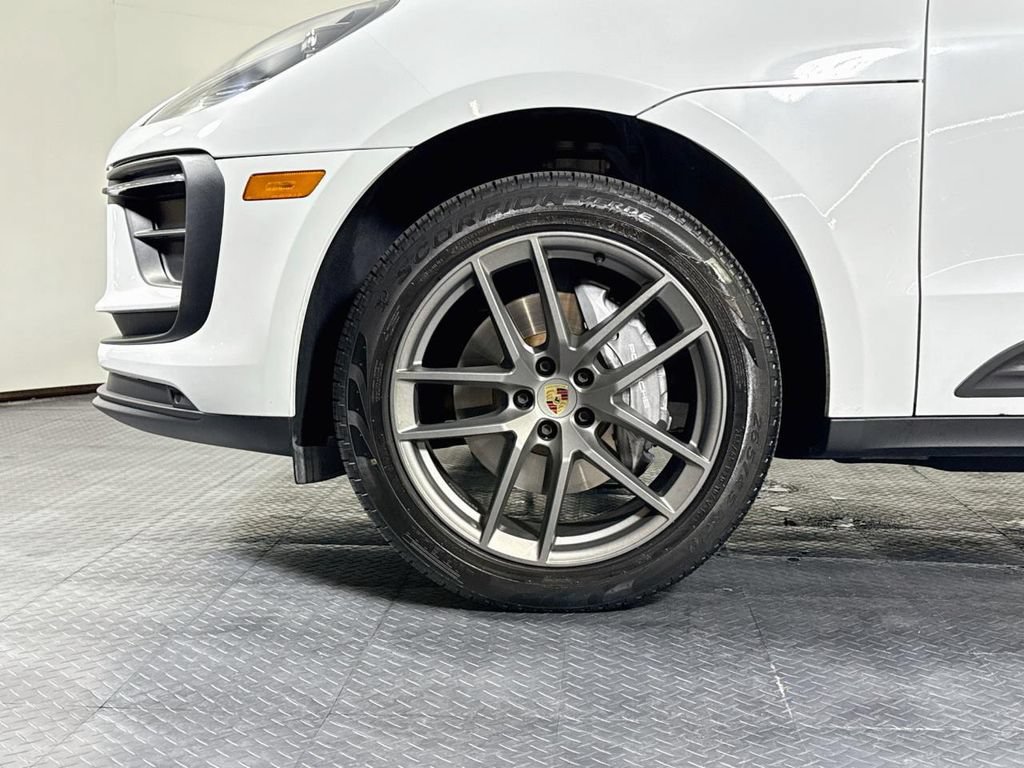 Certified 2024 Porsche Macan AWD/4WD image 28