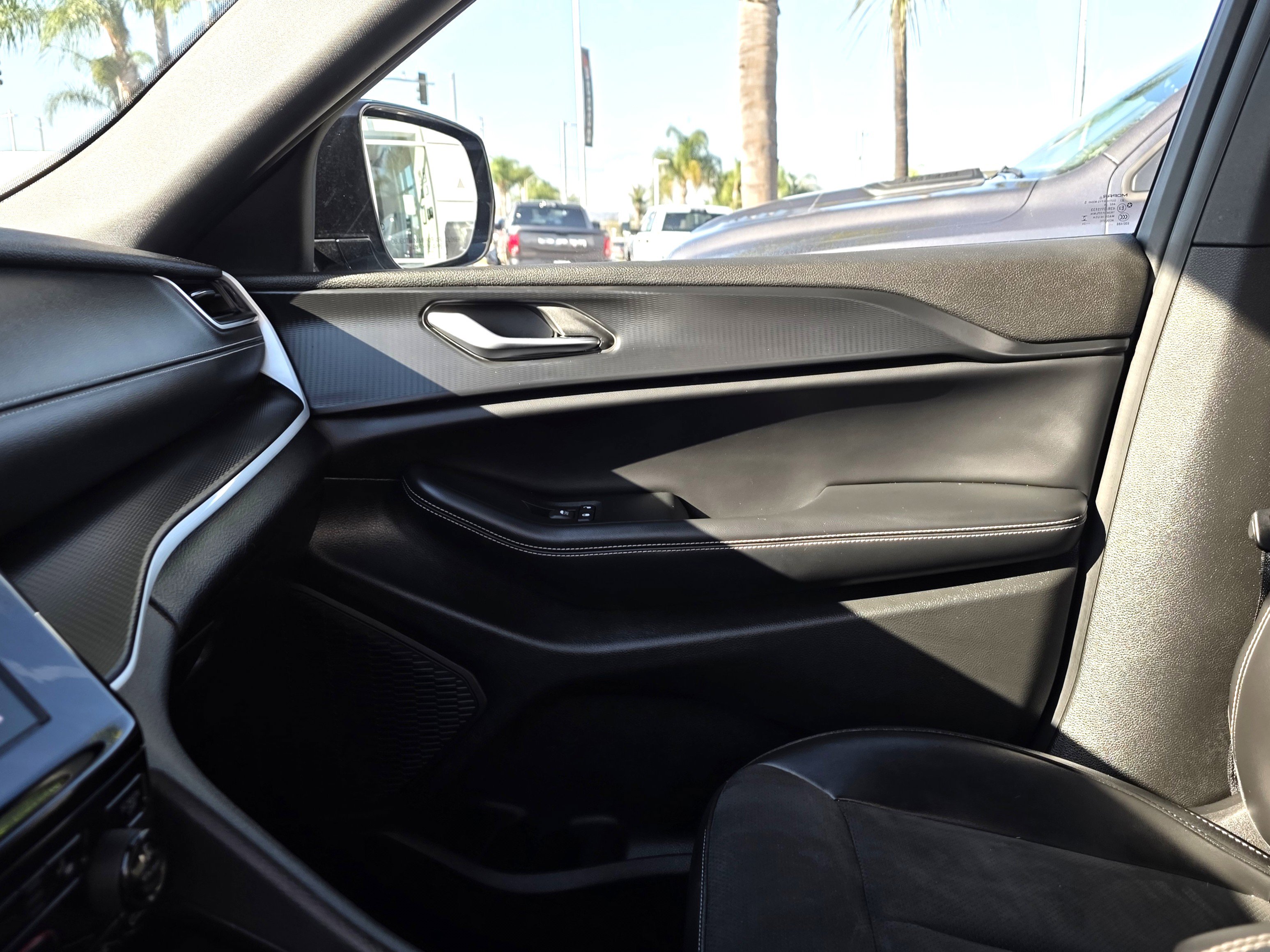 Certified 2024 Jeep Grand Cherokee L Laredo image 12