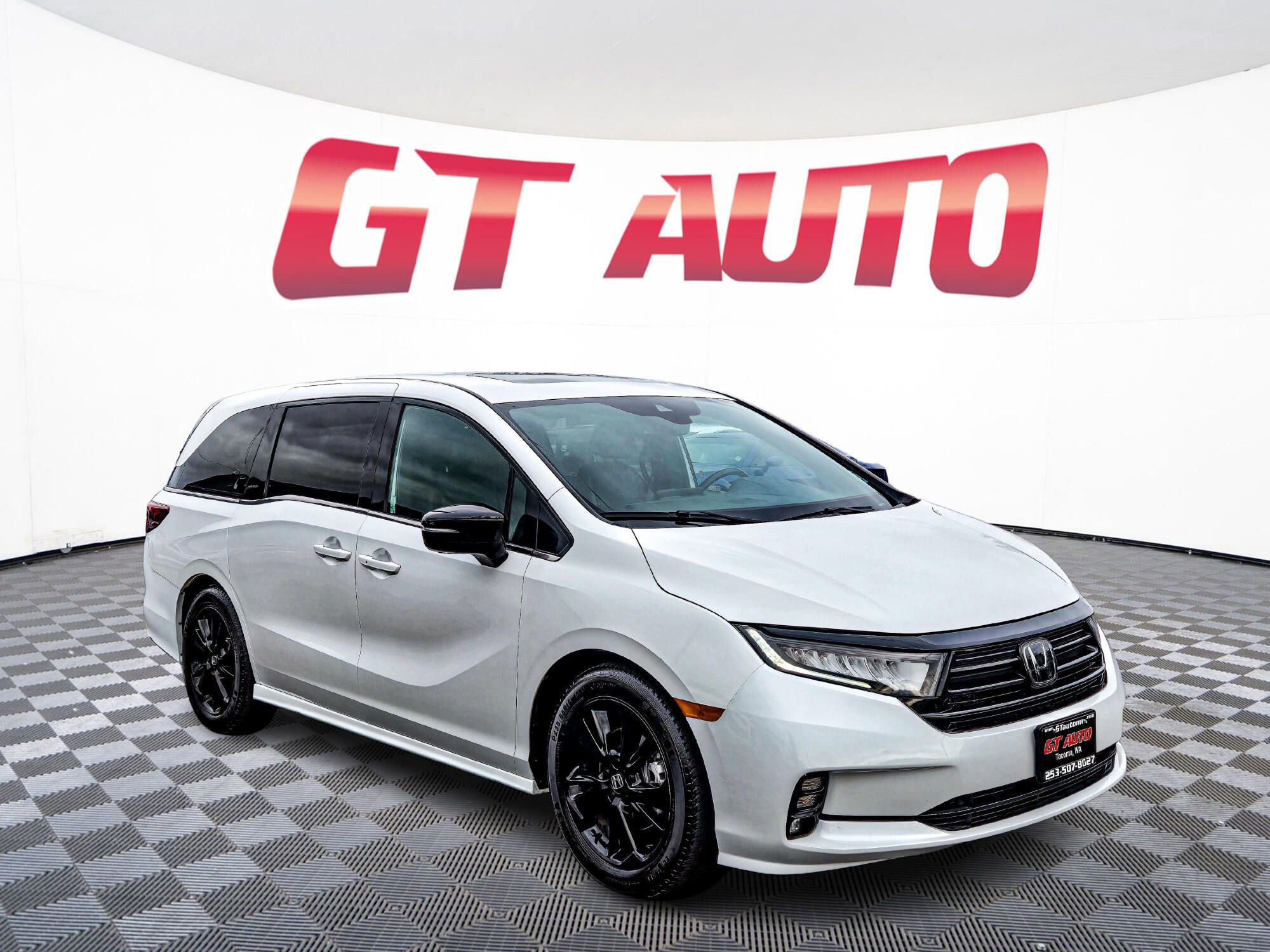 Used 2023 Honda Odyssey Sport image 1