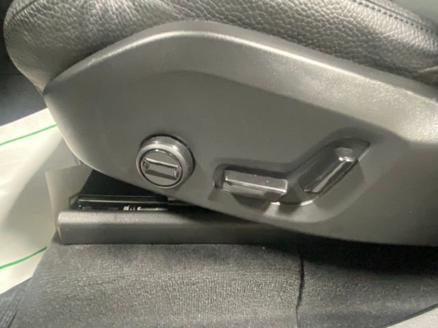 Certified 2025 Volvo XC90 B6 Plus AWD/4WD image 12