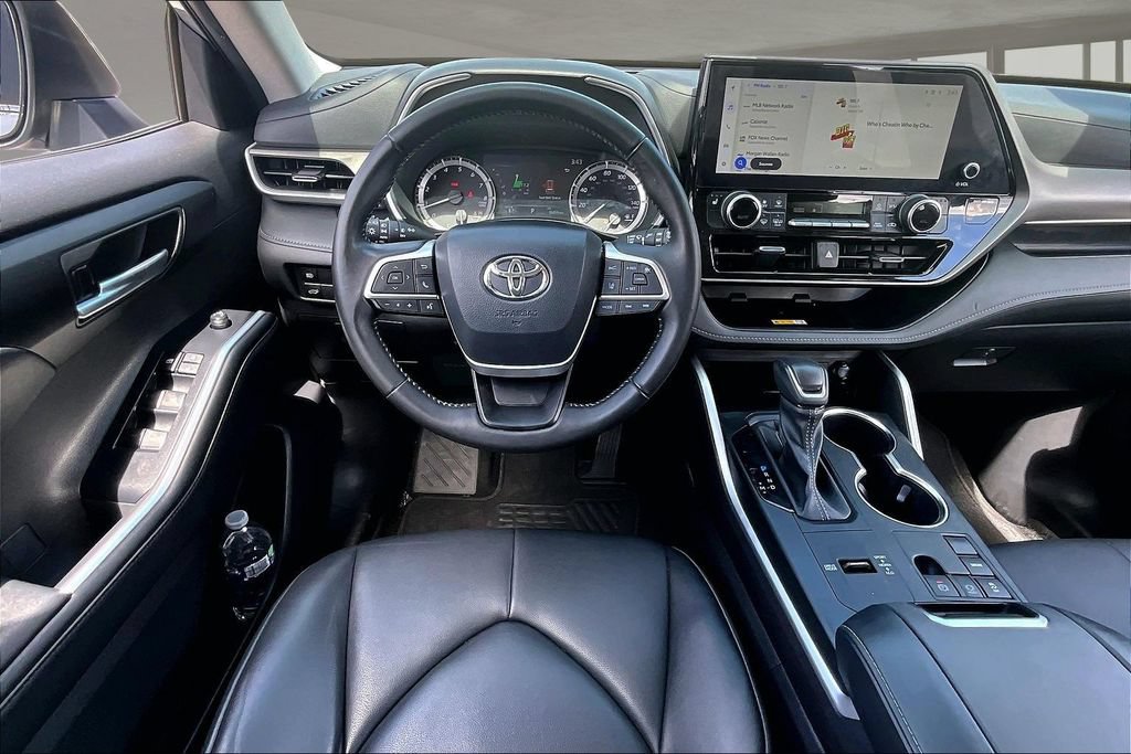 Used 2023 Toyota Highlander XLE FWD image 8
