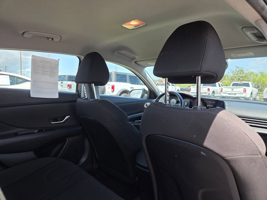 Used 2023 Hyundai Elantra SEL w/ Convenience Package image 12