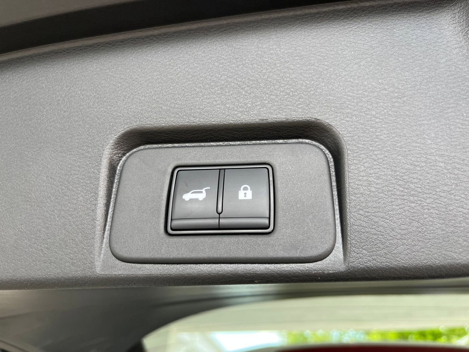 Used 2025 Nissan Rogue SV FWD image 23