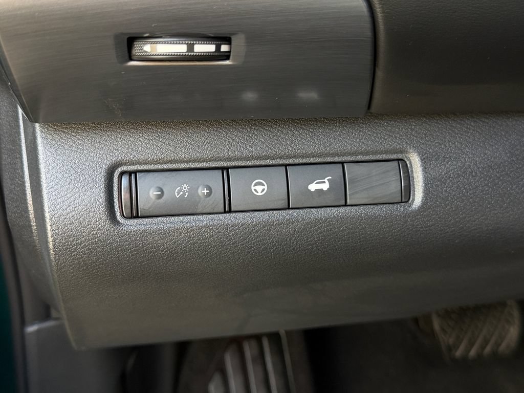 Used 2023 Nissan Pathfinder SL w/ Black Appearance Package AWD/4WD image 29