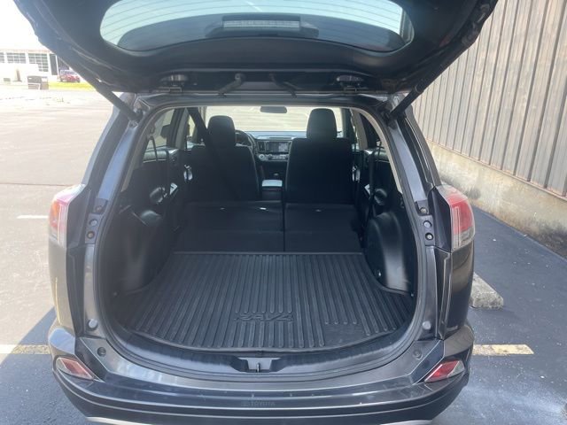 Used 2018 Toyota RAV4 XLE AWD/4WD image 57