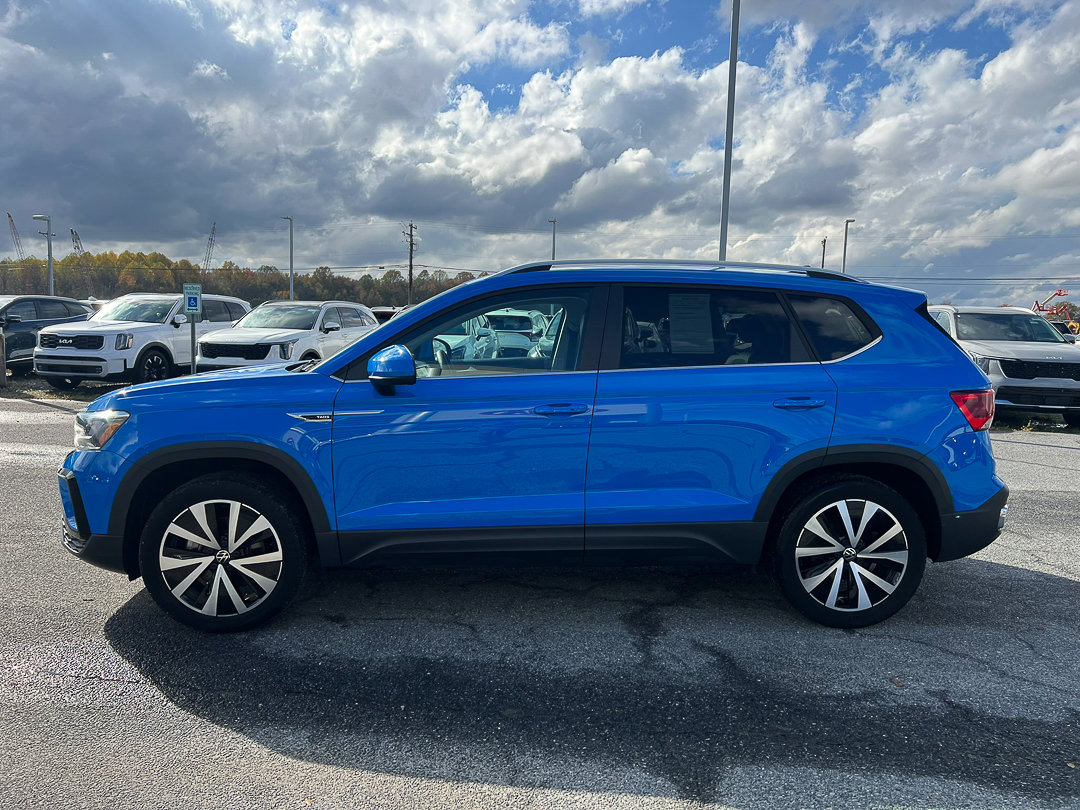 Used 2023 Volkswagen Taos SE image 2