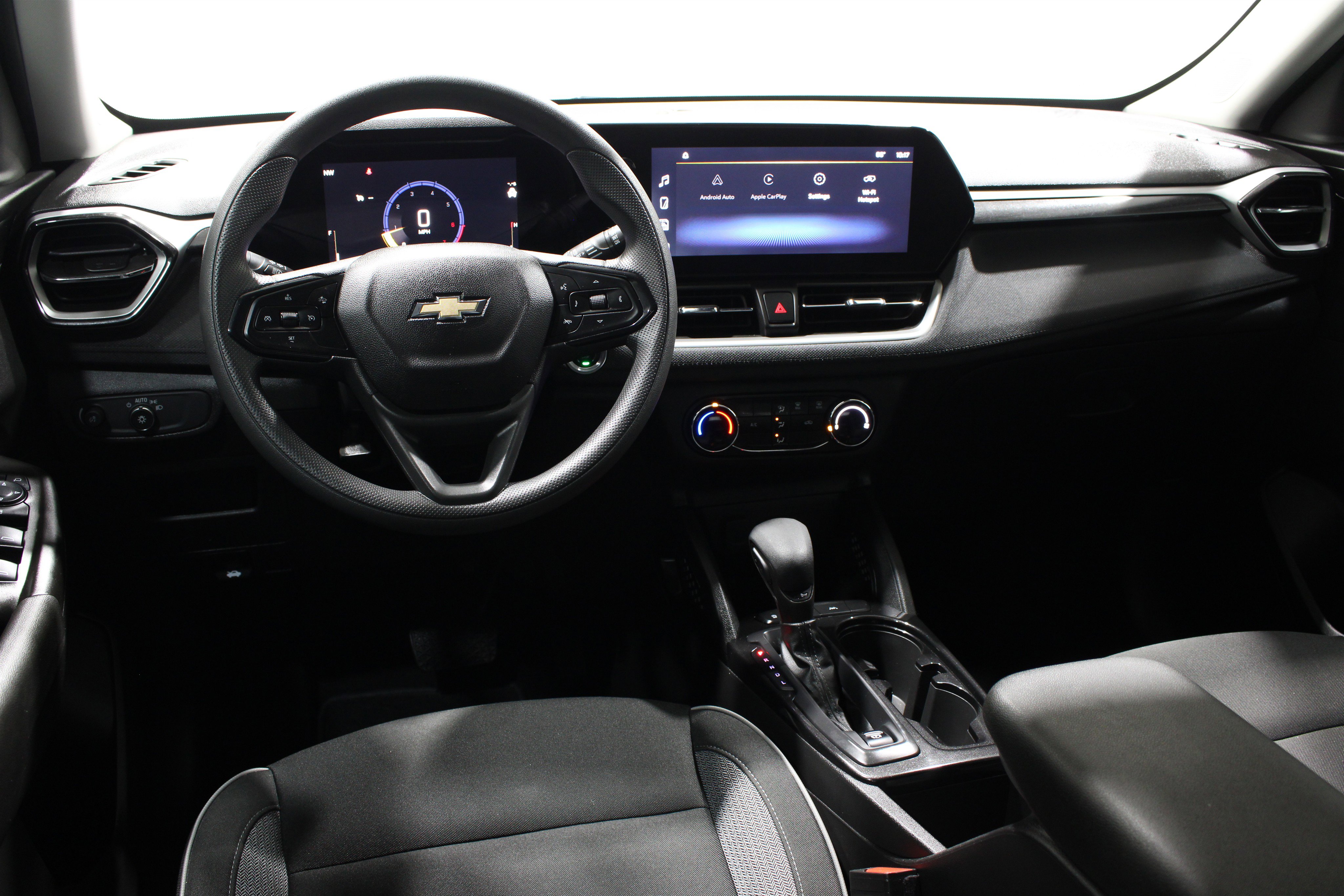 Used 2025 Chevrolet TrailBlazer LS w/ LS Confidence Package FWD image 2
