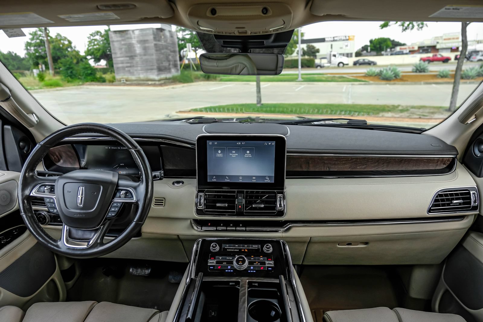 Used 2020 Lincoln Navigator L Reserve w/ Equipment Group 208A Reserve AWD/4WD image 16