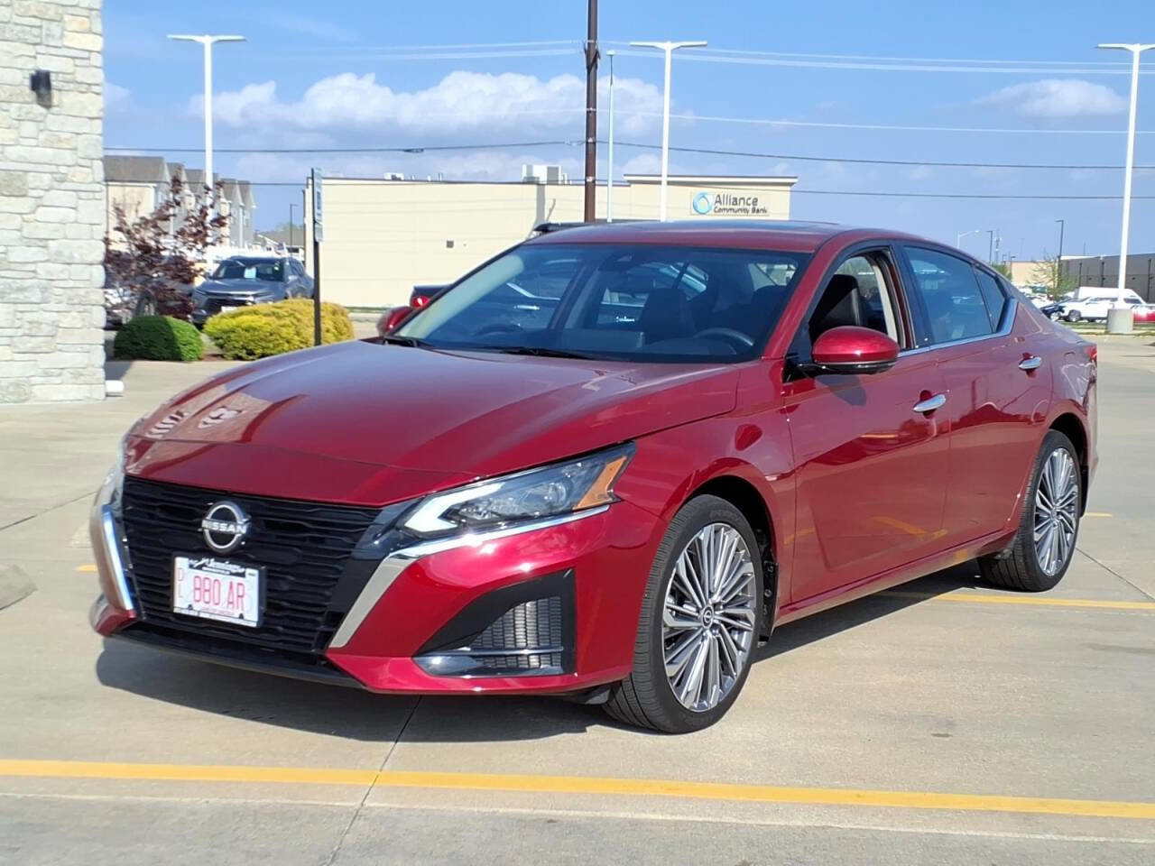 Used 2025 Nissan Altima 2.5 SL image 2