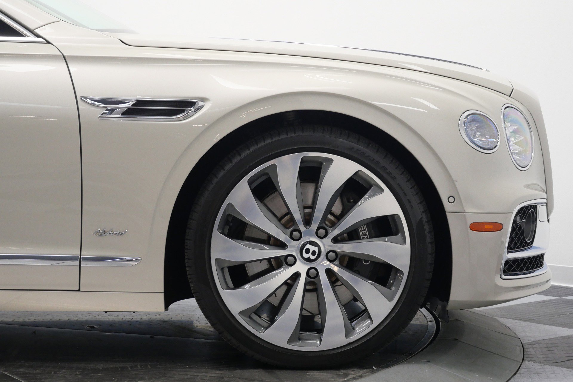 Used 2022 Bentley Flying Spur Plug-In Hybrid image 39