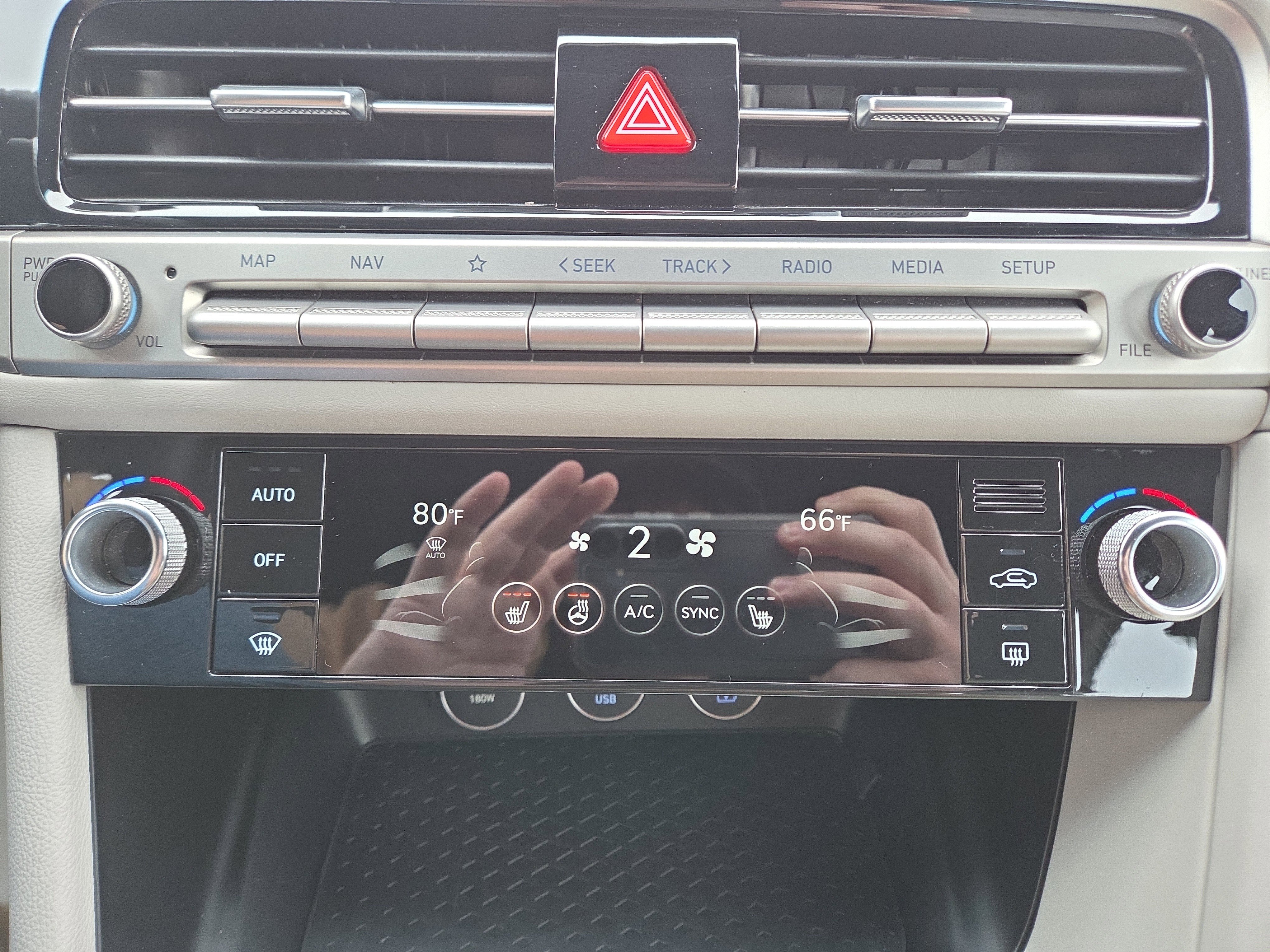 Used 2025 Genesis G70 2.5T image 28