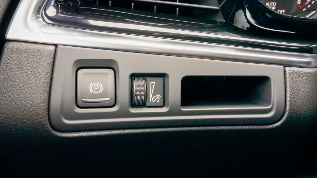 Certified 2025 Cadillac XT6 Luxury image 26