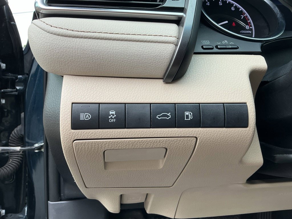 Used 2018 Toyota Camry LE FWD image 17