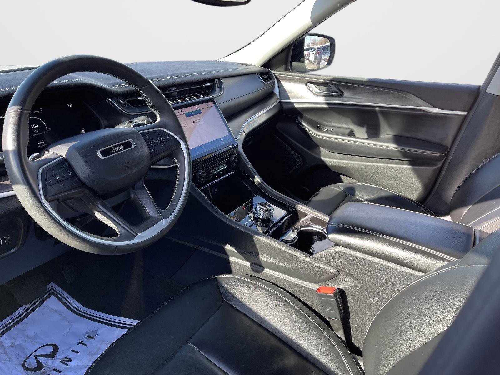 Used 2023 Jeep Grand Cherokee L Limited image 4
