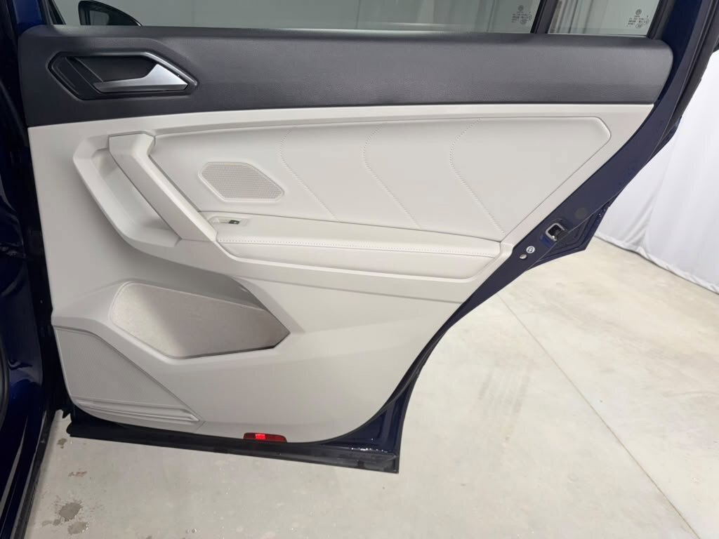 Used 2023 Volkswagen Tiguan SE FWD image 39