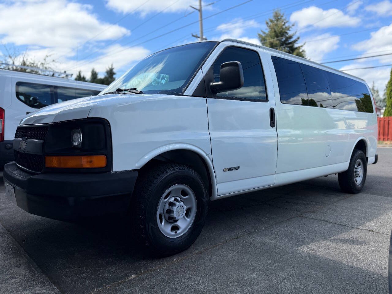 Used 2003 Chevrolet Express 3500 Extended Passenger RWD image 3