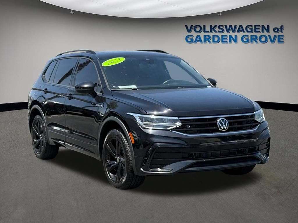 Used 2023 Volkswagen Tiguan SE R-Line FWD image 2