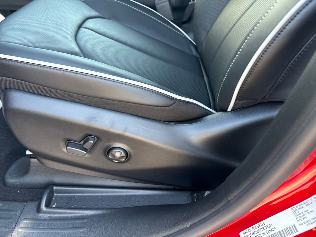 New 2026 Chrysler Pacifica Limited image 19