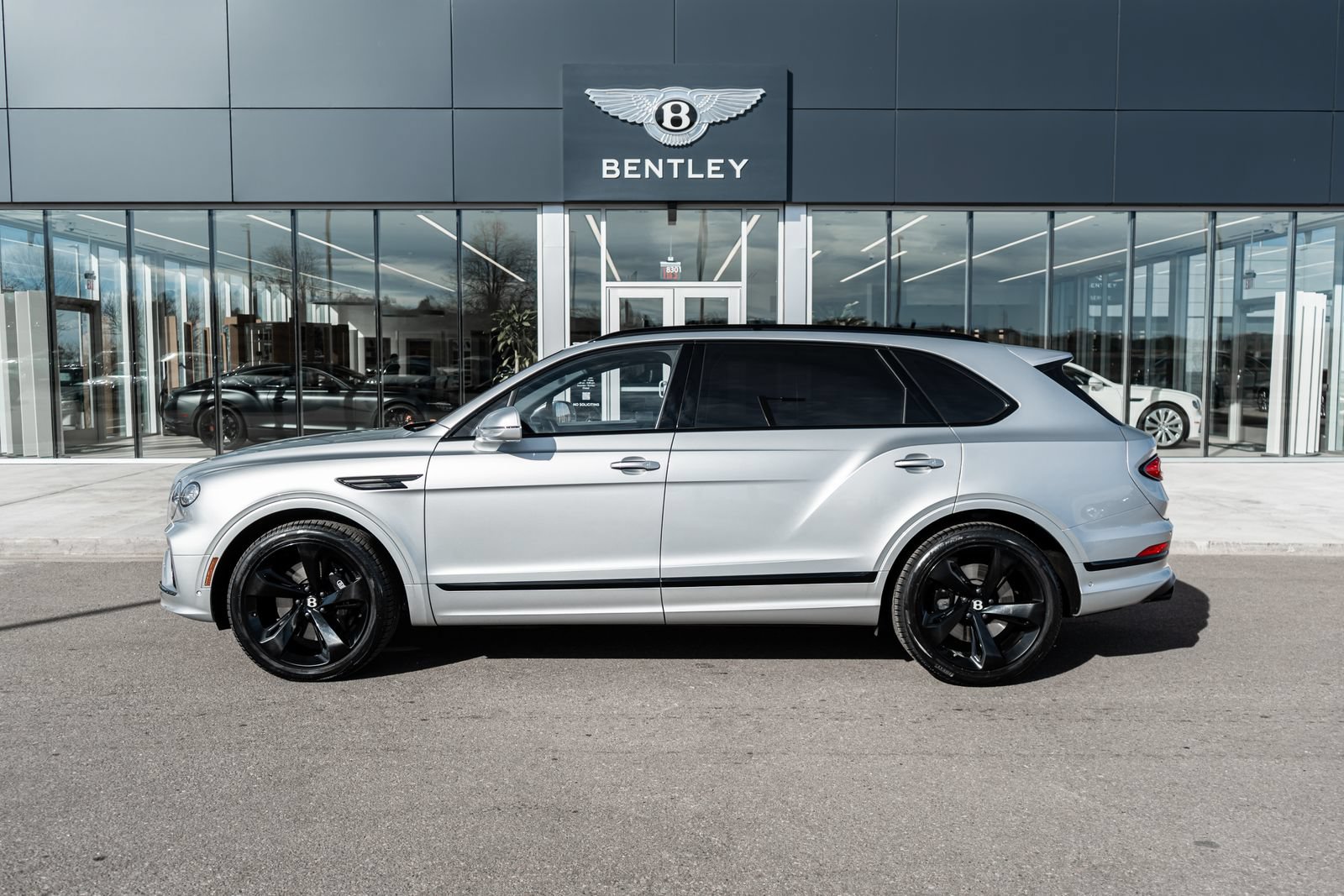 Certified 2023 Bentley Bentayga Extended Wheelbase AWD/4WD image 5